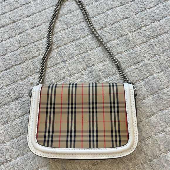 Burberry The 1983 Check Link Bag with Leather Trim - Picture 3 of 9